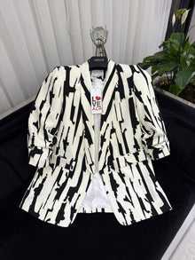  Black /White abstract blazer
